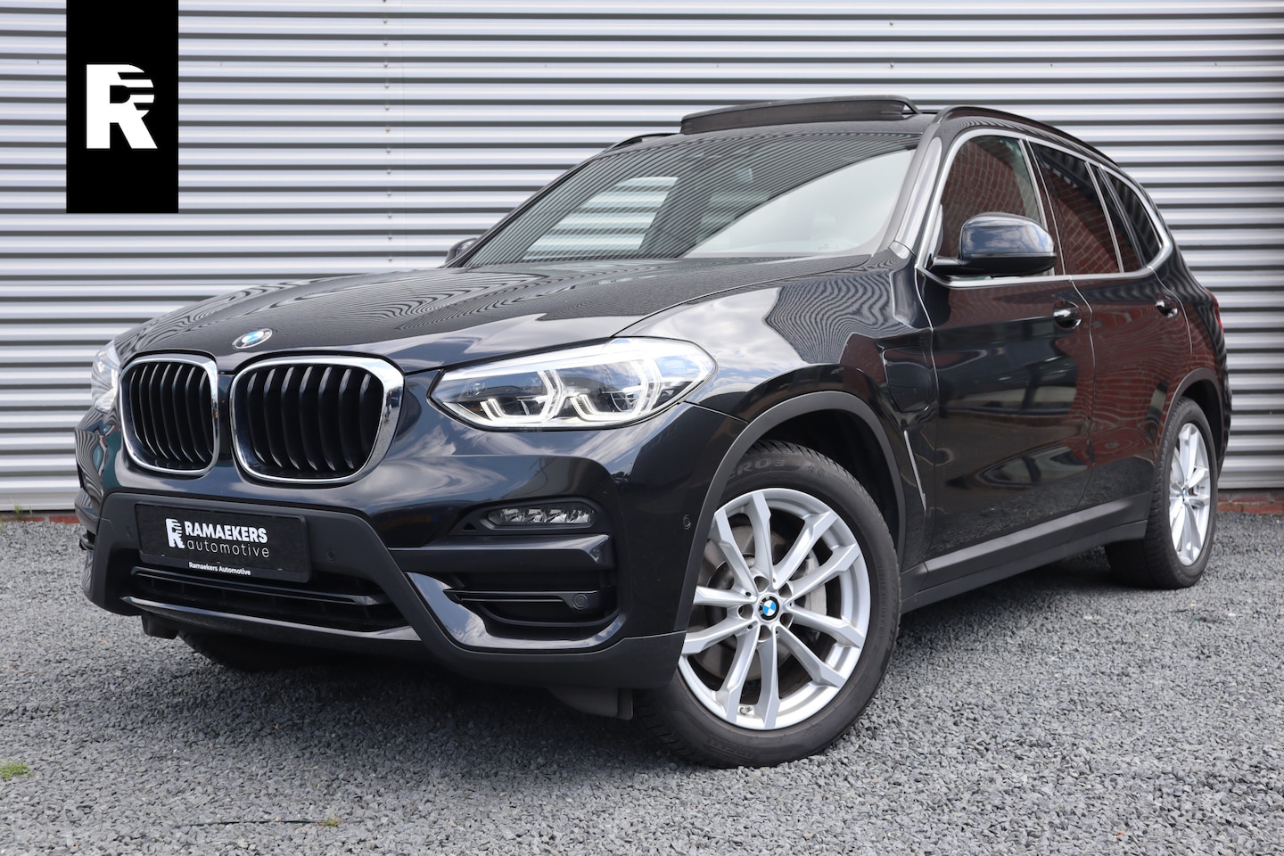BMW X3 - xDrive30e Pano / Trekhaak / 19inch / Camera / LED - AutoWereld.nl