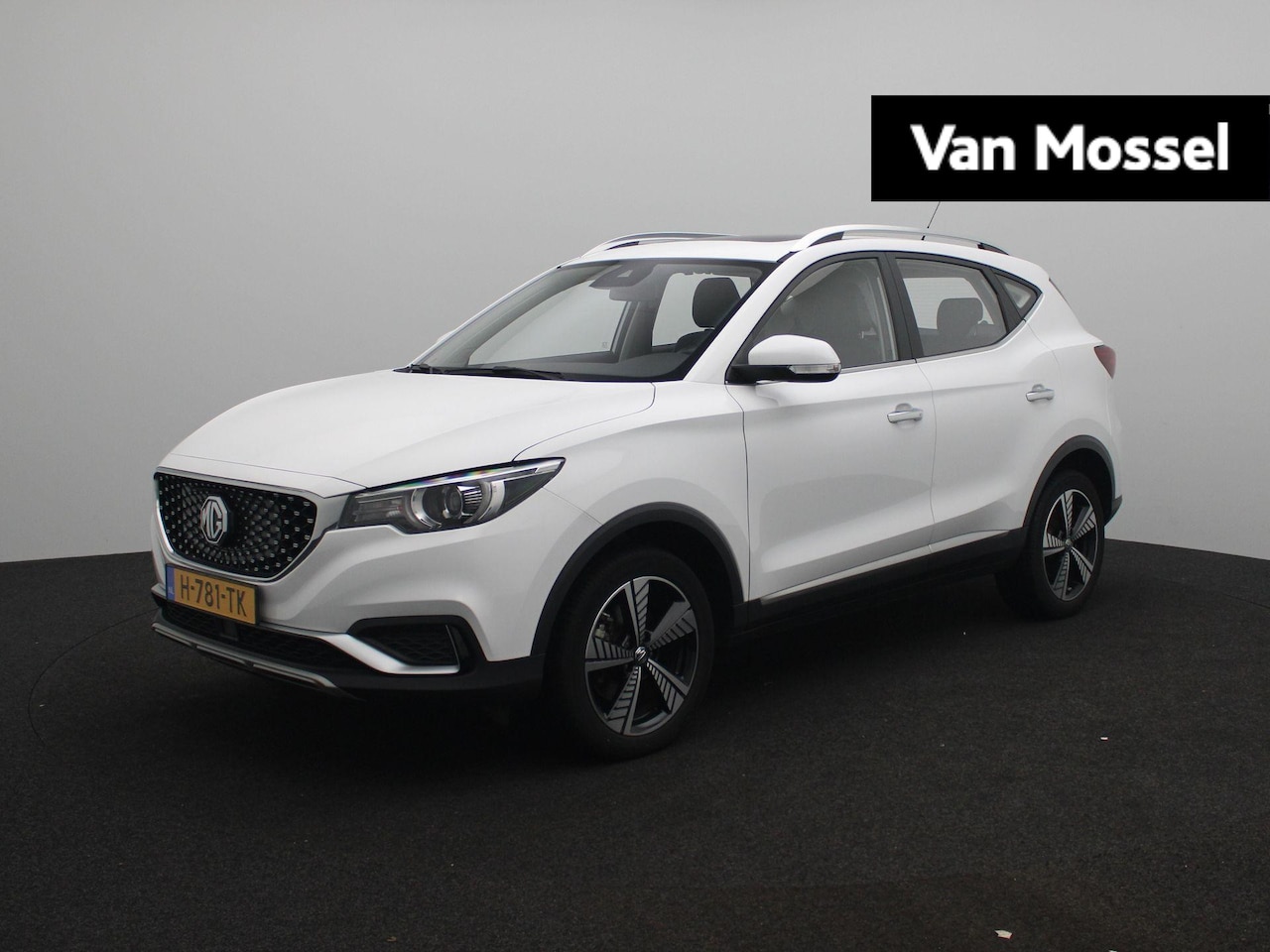 MG ZS - Luxury 45 kWh | 1e-Eigenaar | Navi | Panoramadak | Leder | Camera | Apple CarPlay | - AutoWereld.nl