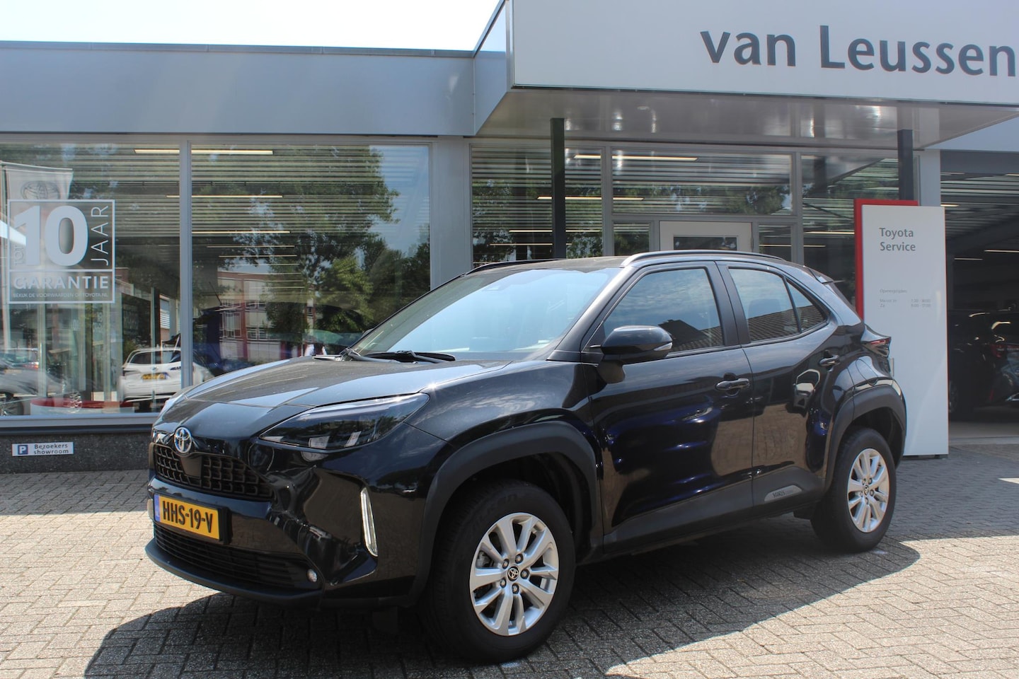 Toyota Yaris Cross - 1.5 HYBRID STOEL-STUUR & RUITENWISSER VERW. HEAD-UP EL-ACHTERKLEP - AutoWereld.nl