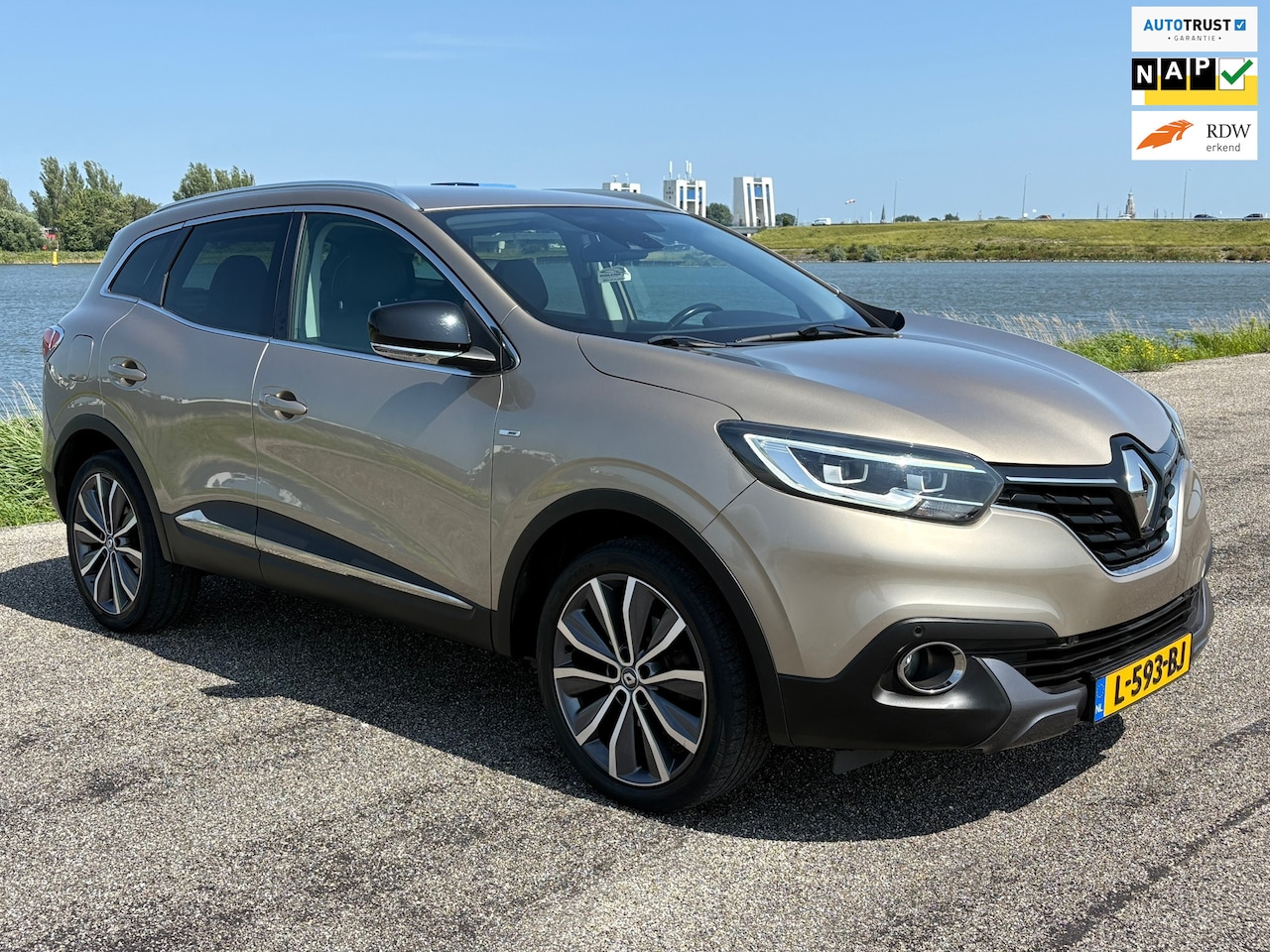 Renault Kadjar - 1.2 TCe Bose/Apk/NL/Keyless/Dealer Auto/Led/Ecc/Navi - AutoWereld.nl