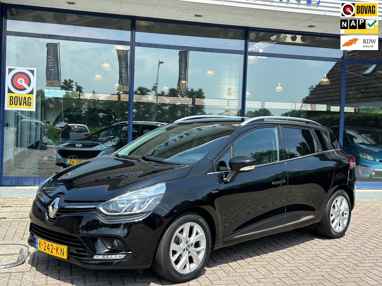 Renault Clio Estate - 0.9 TCe Limited Navi Camera Park.Sens Airco NAP NL-Auto Volledig Dealeronderhouden! - AutoWereld.nl