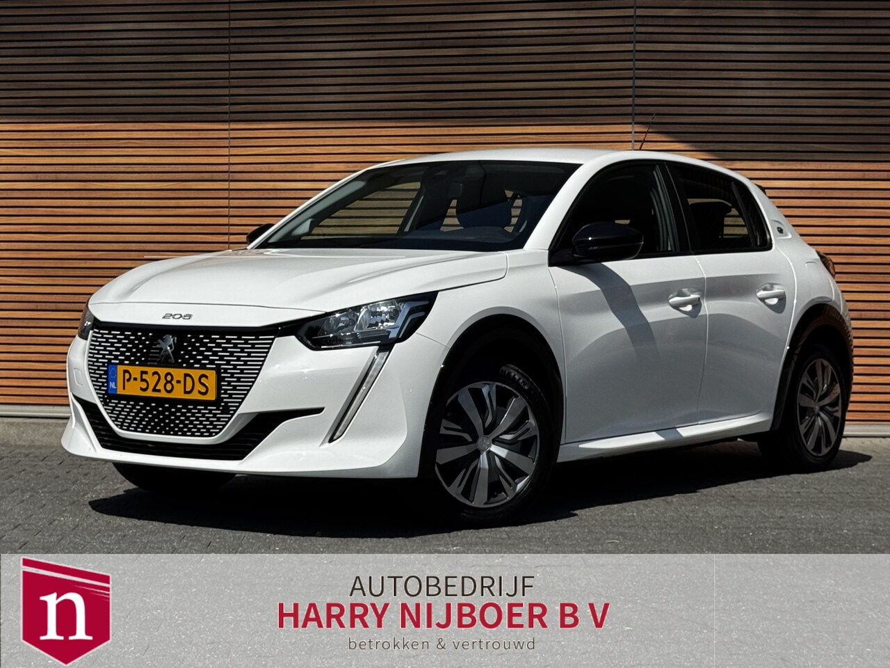 Peugeot e-208 - EV Active 50 kWh Apple carplay / DAB ontvanger / Cruise control - AutoWereld.nl