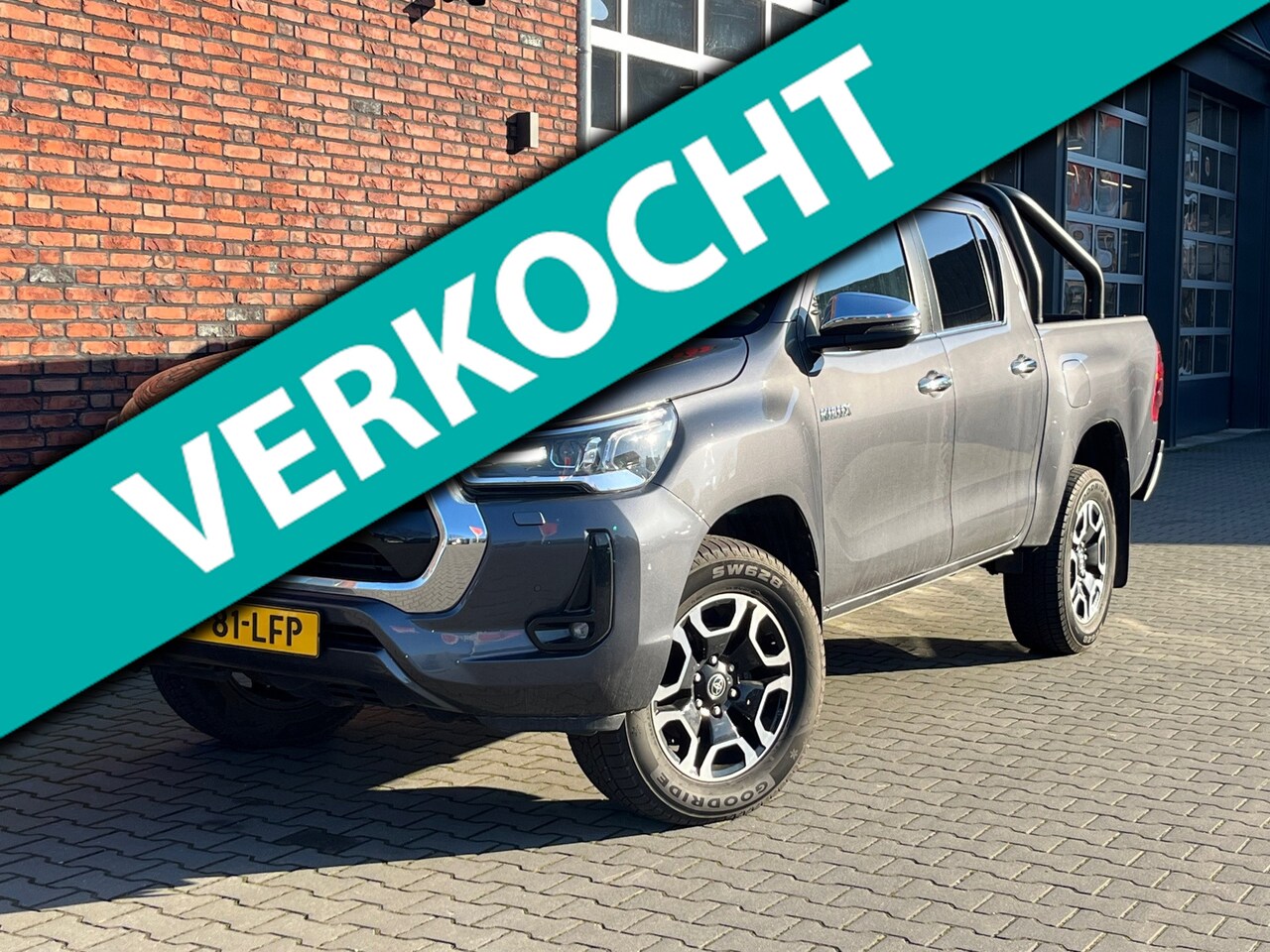 Toyota HiLux - 2.8 D-4D Double Cab Professional premium BTW Automaat/AchteruitrijCamera/Adapt.Cruise/PDC/ - AutoWereld.nl
