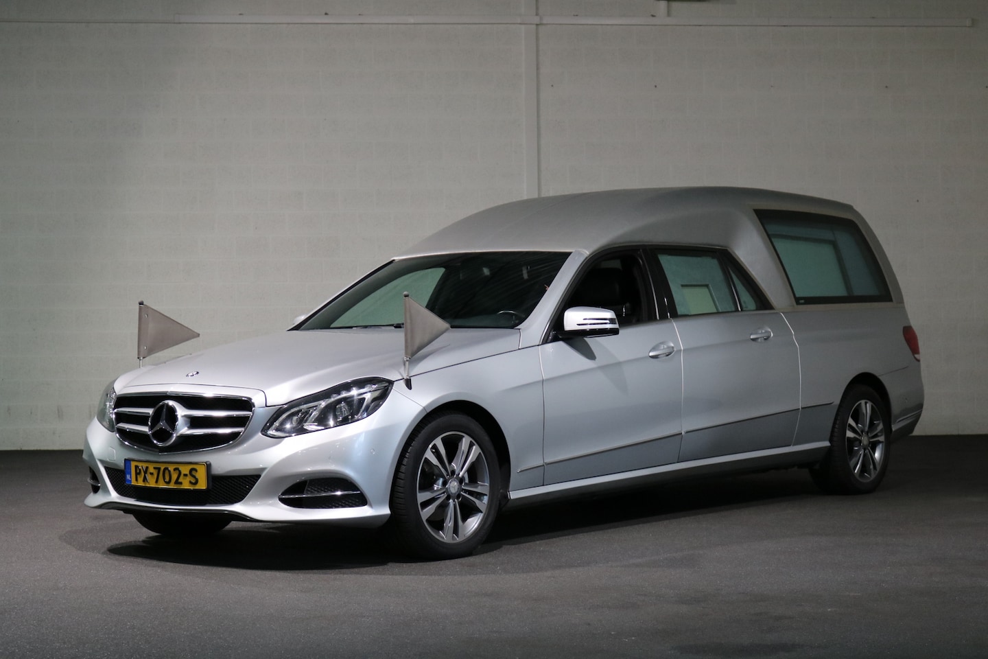 Mercedes-Benz E-klasse - 200d Glaswagen 5-deurs Begrafenisauto - AutoWereld.nl