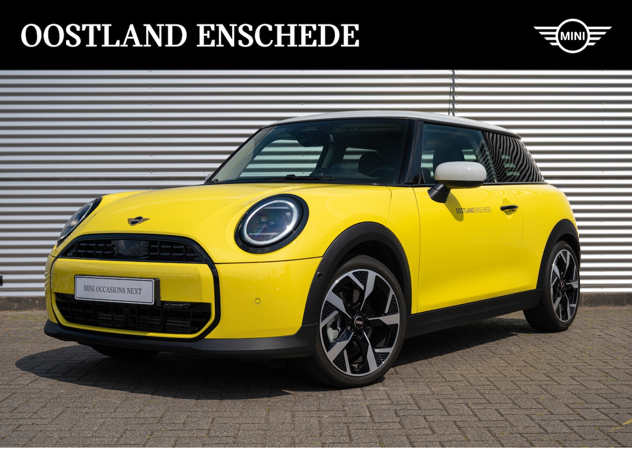 MINI Cooper - Hatchback C Automaat / Classic / Pakket M / 18 inch Slide Spoke 2-tone - AutoWereld.nl