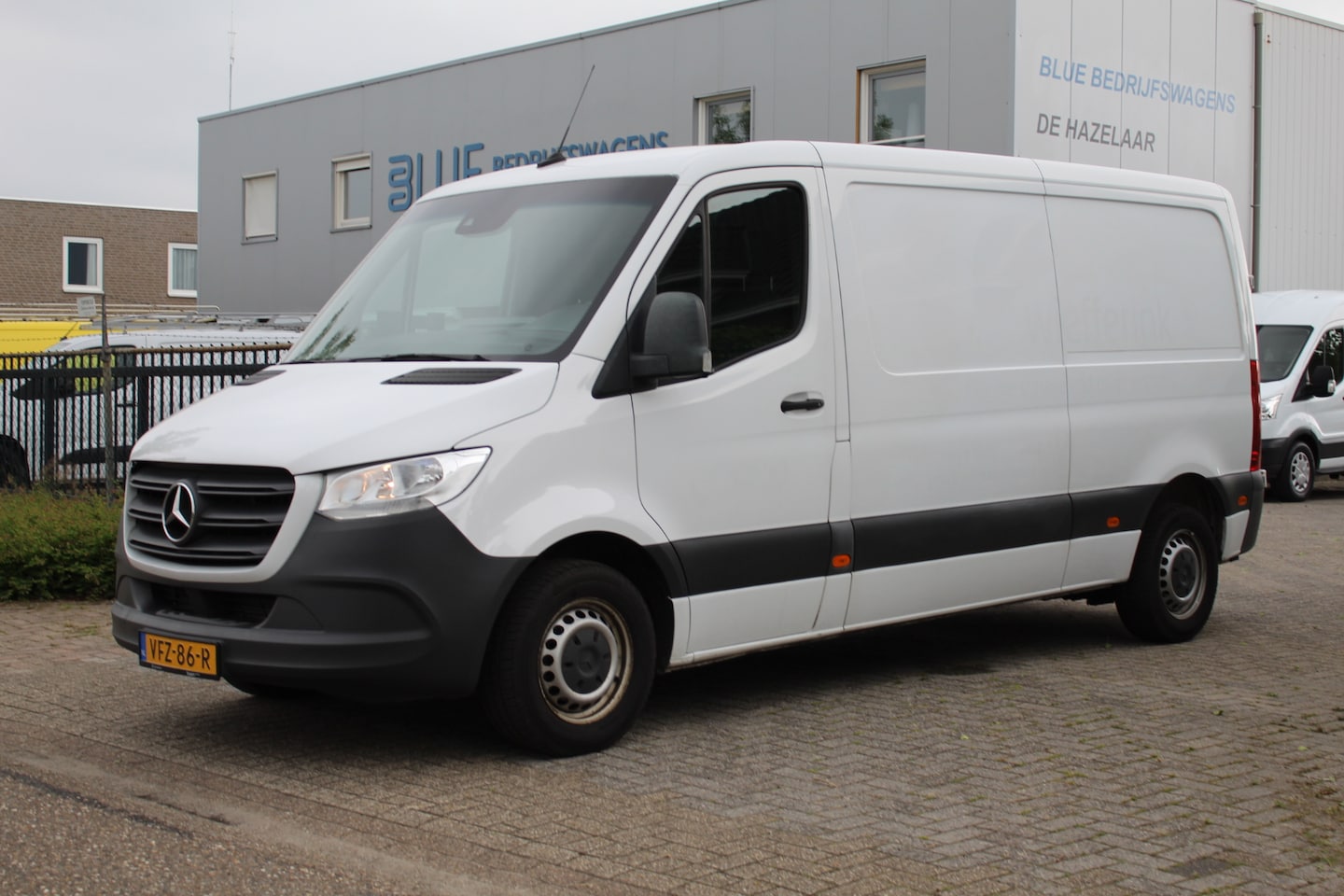 Mercedes-Benz Sprinter - 314 2.2 CDI 105KW Euro6 9G-Tronic L2H1 ✓3-zits ✓ Navigatie ✓ Camera ✓ Trekhaak - AutoWereld.nl