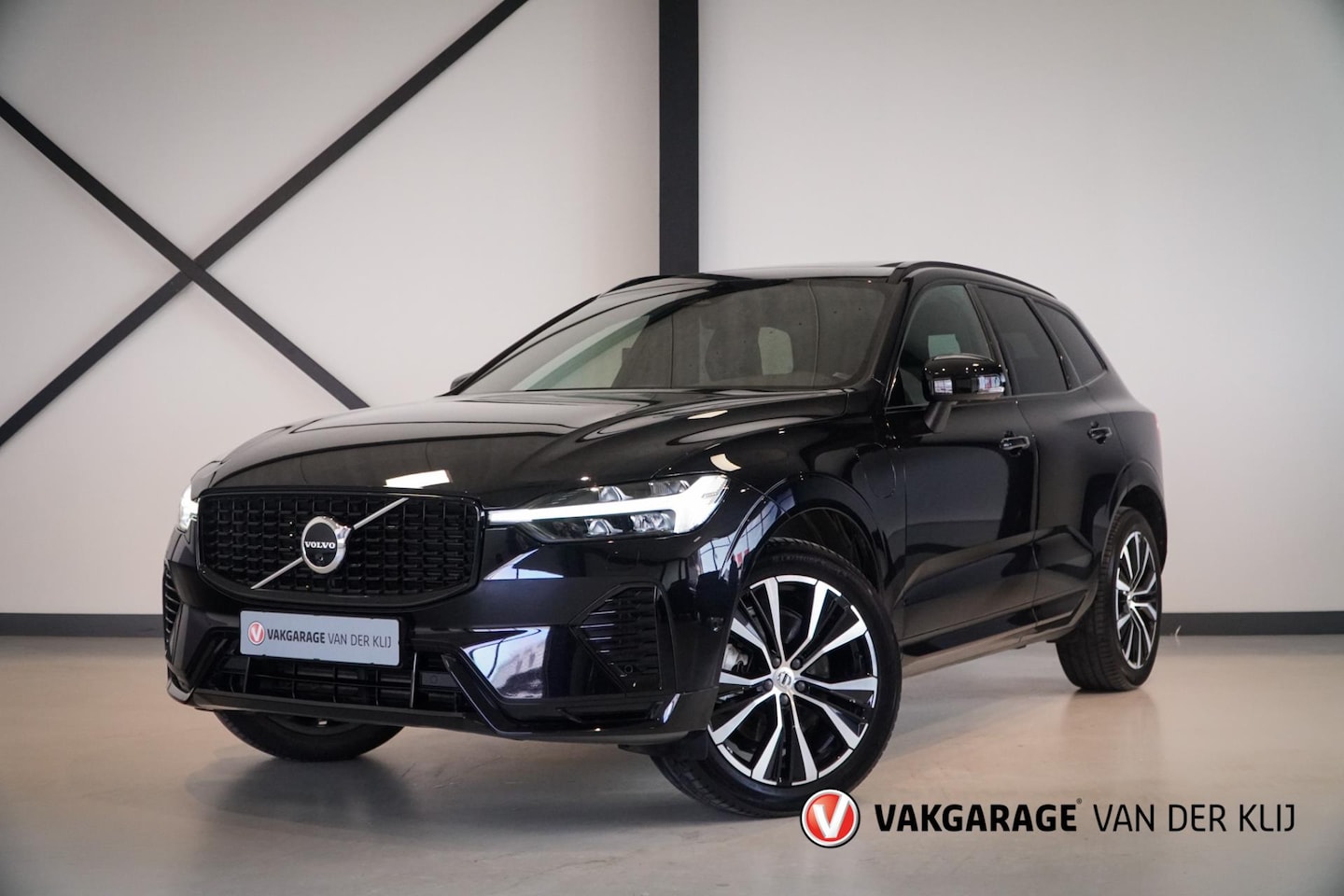 Volvo XC60 - T8 AWD Plug-in hybrid AWD Recharge Plus Dark | Panorama | Trekhaak | ACC | 360 Camera | Me - AutoWereld.nl
