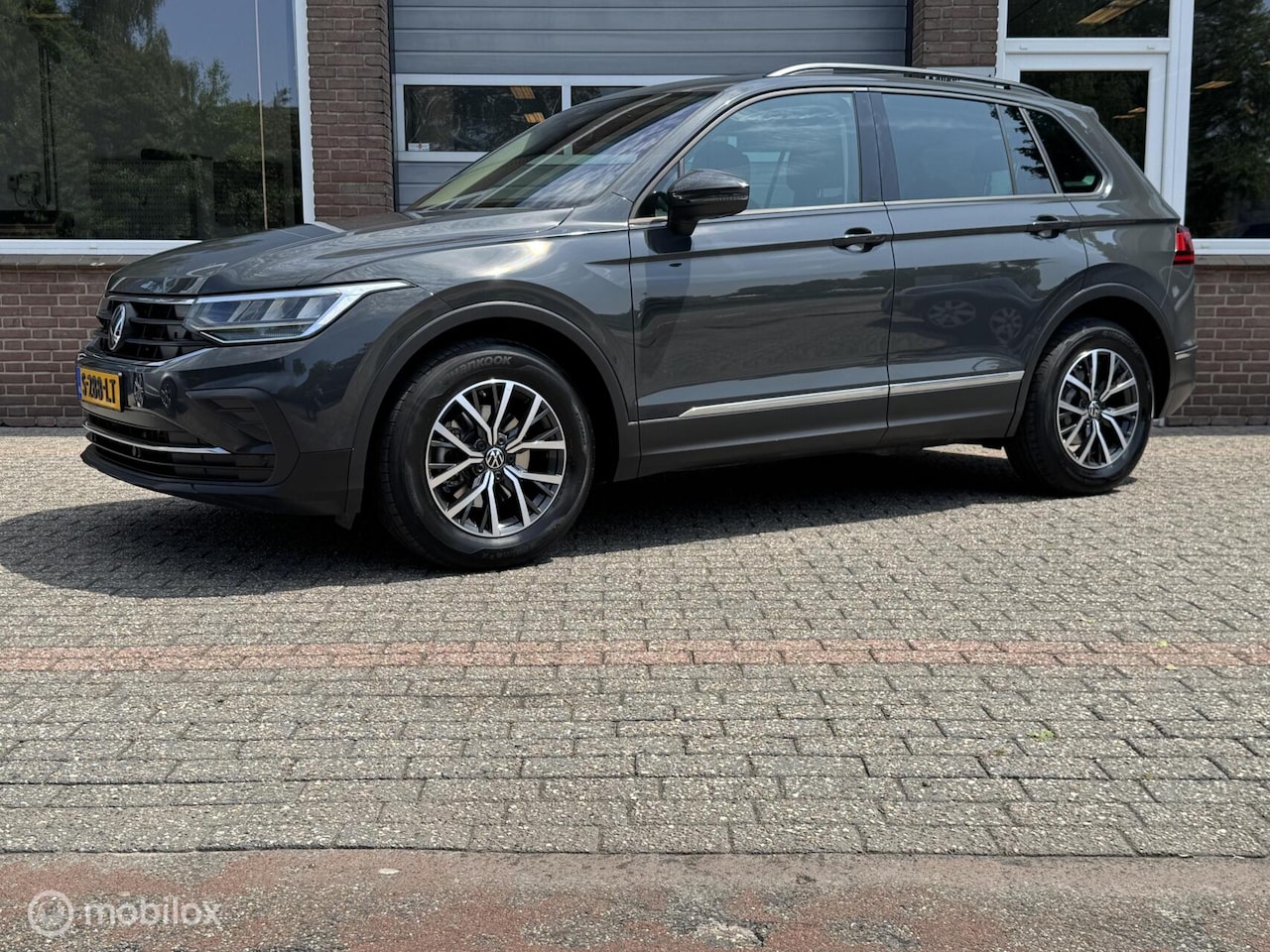 Volkswagen Tiguan - 1.5 TSI NAVI/ECC-AIRCO/LED/CRUISE/MF-STUUR - AutoWereld.nl