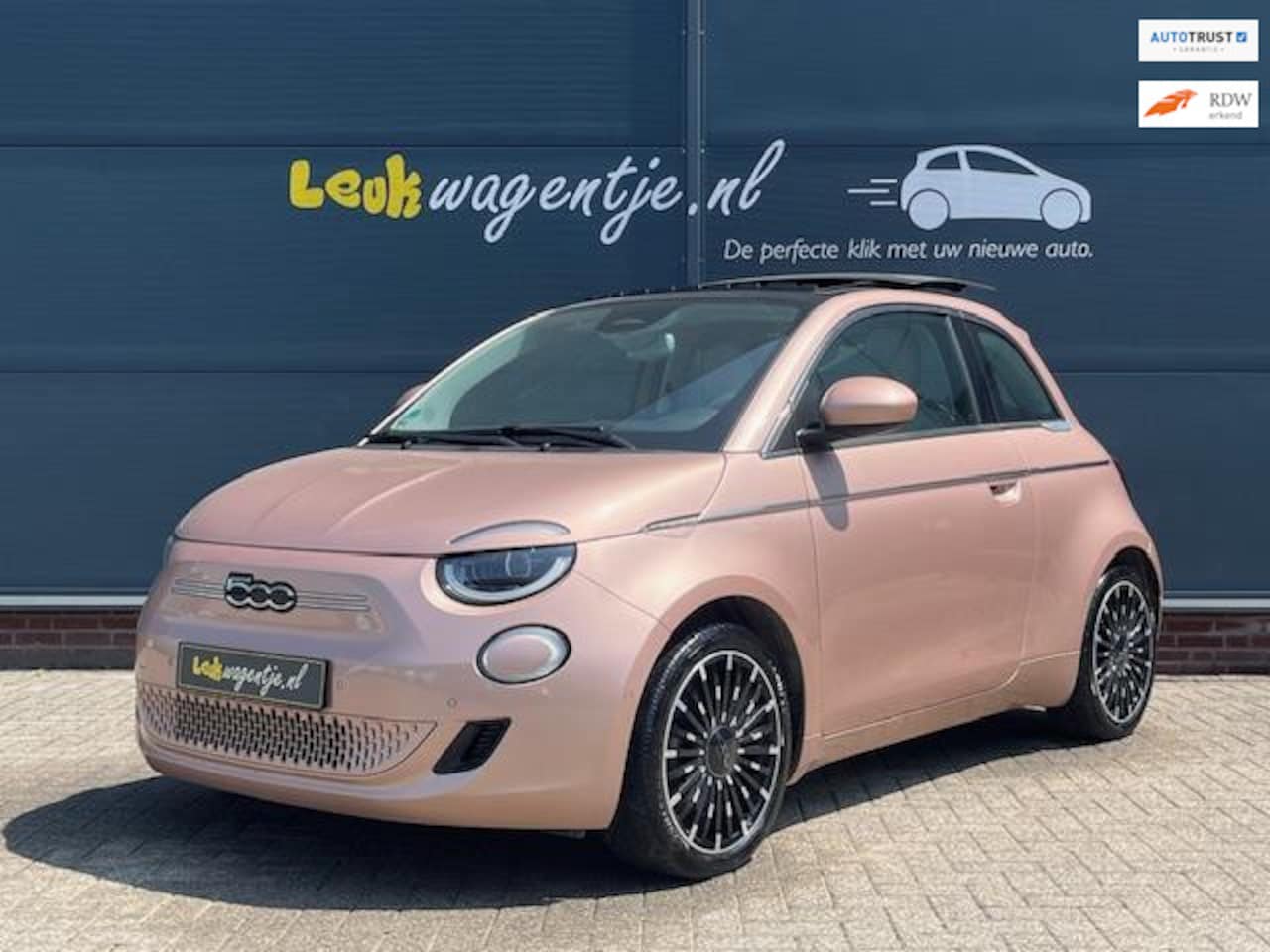 Fiat 500 - La Prima 42 kWh *Rosé *schuifdak *leer *lane assist - AutoWereld.nl