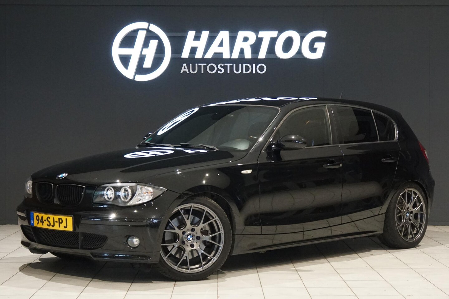 BMW 1-serie - 130i 265PK + KW SCHROEFSET / SPORTSTOELEN / 18'' LMV - AutoWereld.nl