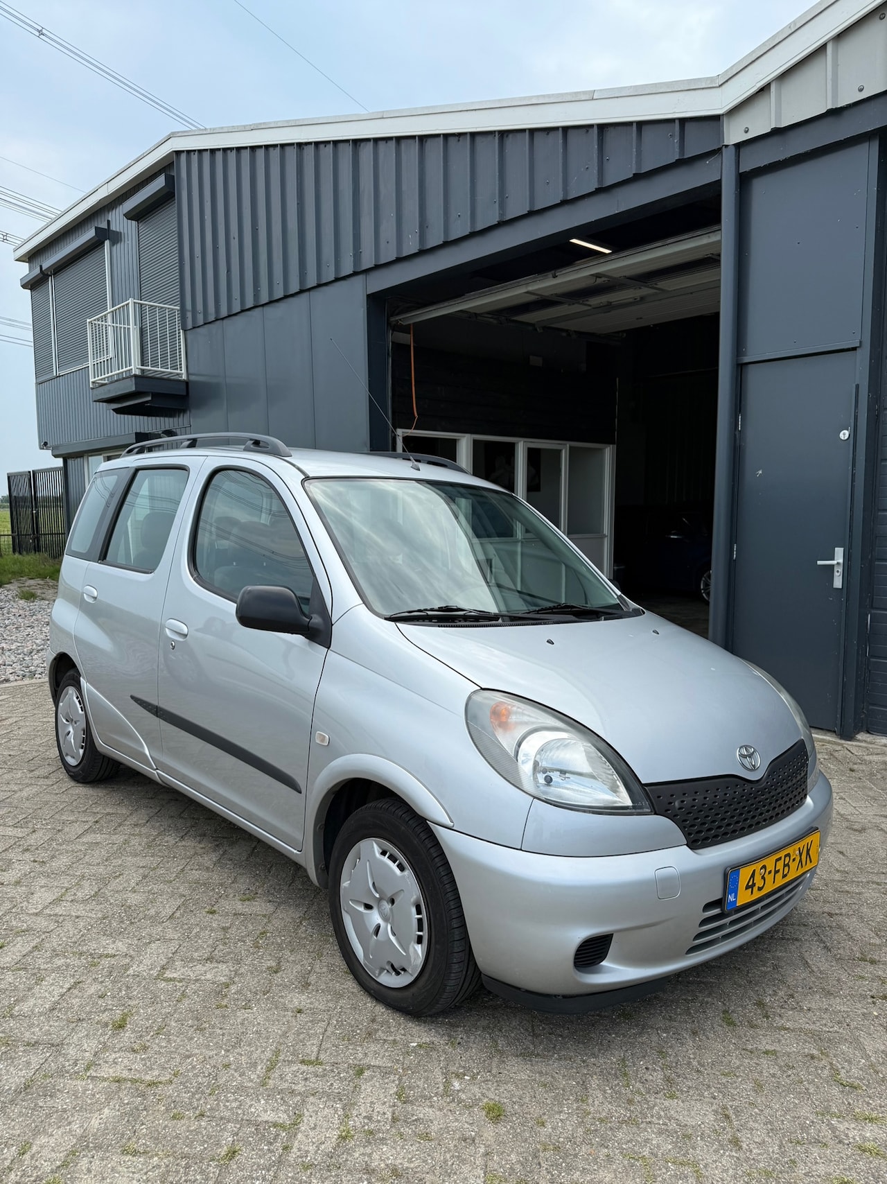 Toyota Yaris Verso - 1.3-16V VVT-i Luna 1.3-16V VVT-i Luna - AutoWereld.nl