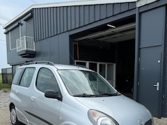Toyota Yaris Verso - 1.3-16V VVT-i Luna