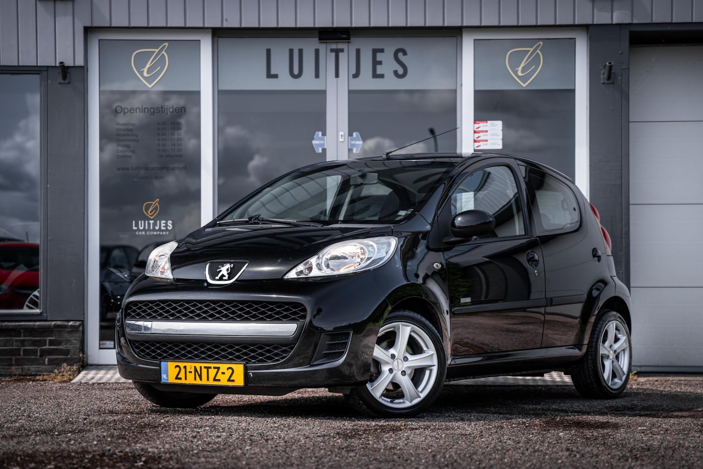 Peugeot 107 - 1.0L 5drs Millesim 200 I Airco I Groot multimediascherm I Elek.-pakket I NAP I NL-auto - AutoWereld.nl