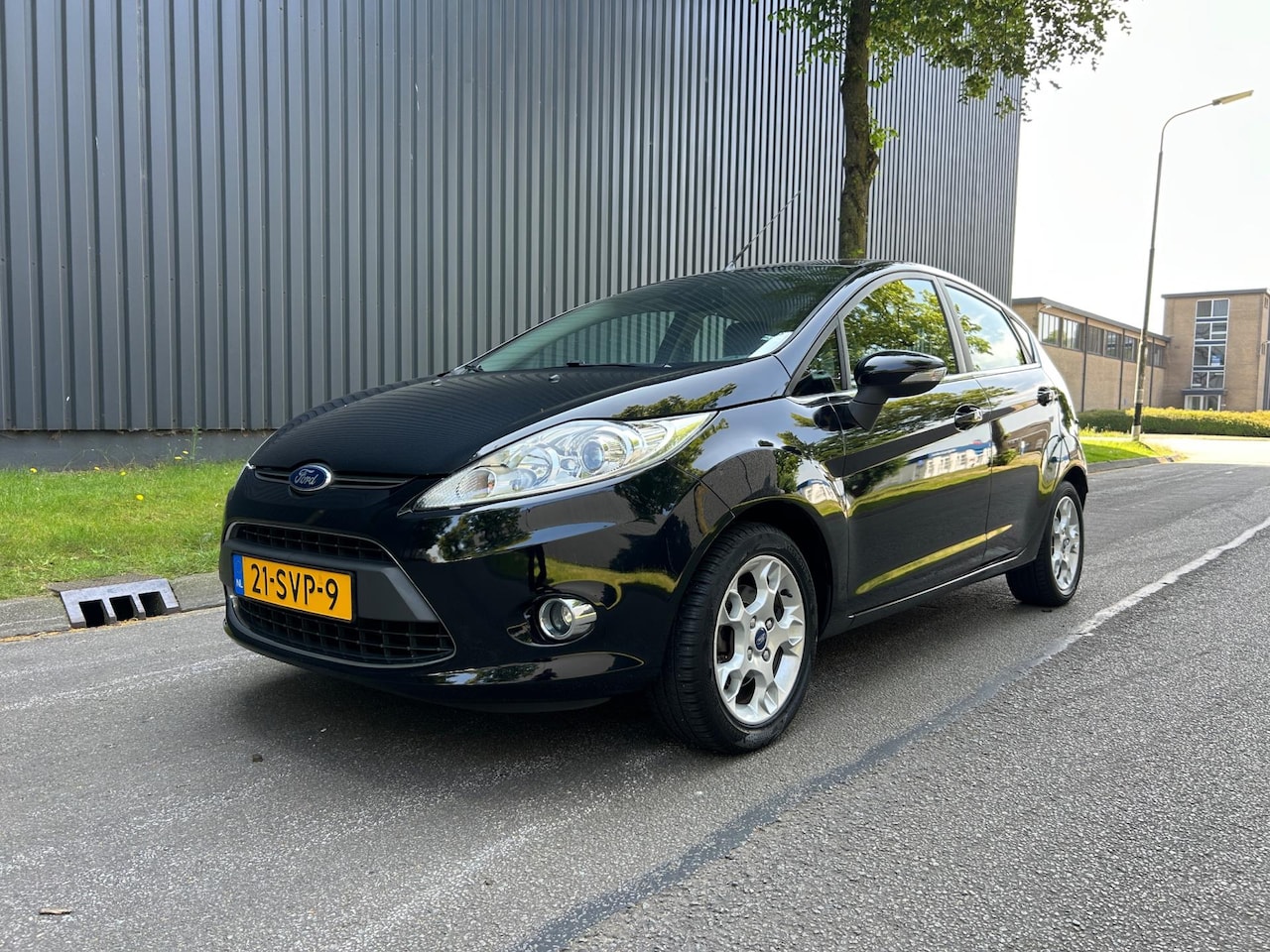 Ford Fiesta - 1.25 Titanium Clima/Cruise/Bluetooth/Pdc/Trekhaak - AutoWereld.nl