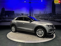 Volkswagen T-Roc - 1.5 TSI Style*LED*Virtual*DAB+*PDC V&A*Trekhaak*NAVI*AppConnect
