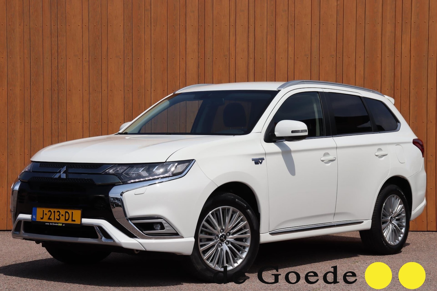 Mitsubishi Outlander - 2.4 PHEV Pure+ org. NL-auto trekhaak camera stoelverw. - AutoWereld.nl