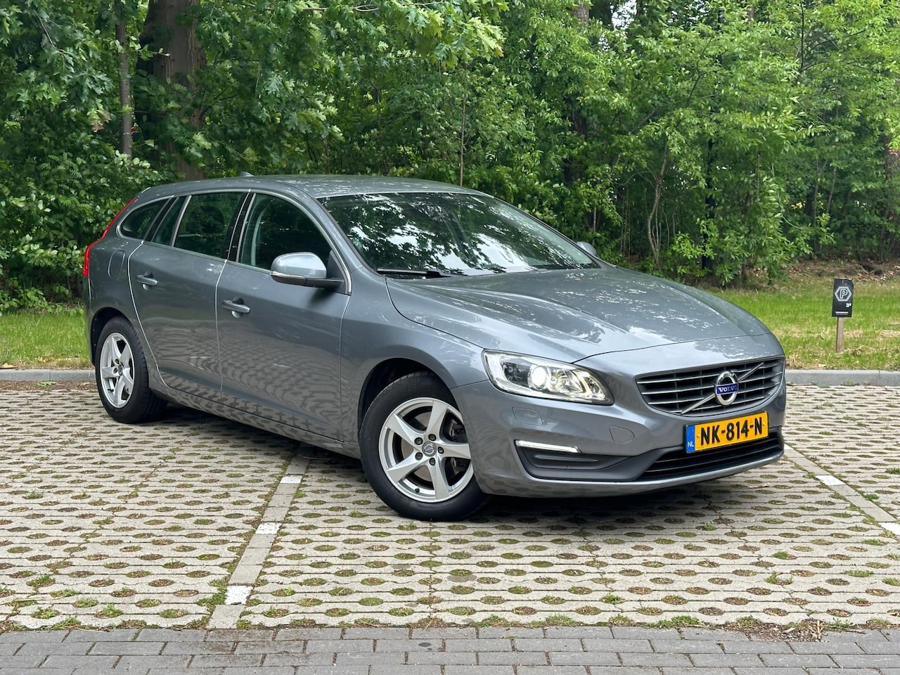 Volvo V60 - 2.0 D2 Nordic+ 1e Eigenaar Dealer - AutoWereld.nl