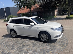 Mitsubishi Outlander - 2.4 PHEV Instyle | Trekhaak | ALL-Season | Schuif/Kanteldak | Adap.Cruise | Carplay | Lede