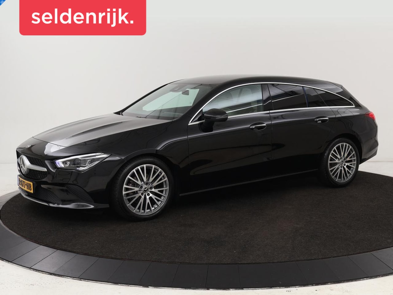 Mercedes-Benz CLA-klasse Shooting Brake - 180 Luxury Line | Camera | Leder | Sfeerverlichting | Stoelverwarming | Adaptive cruise | - AutoWereld.nl