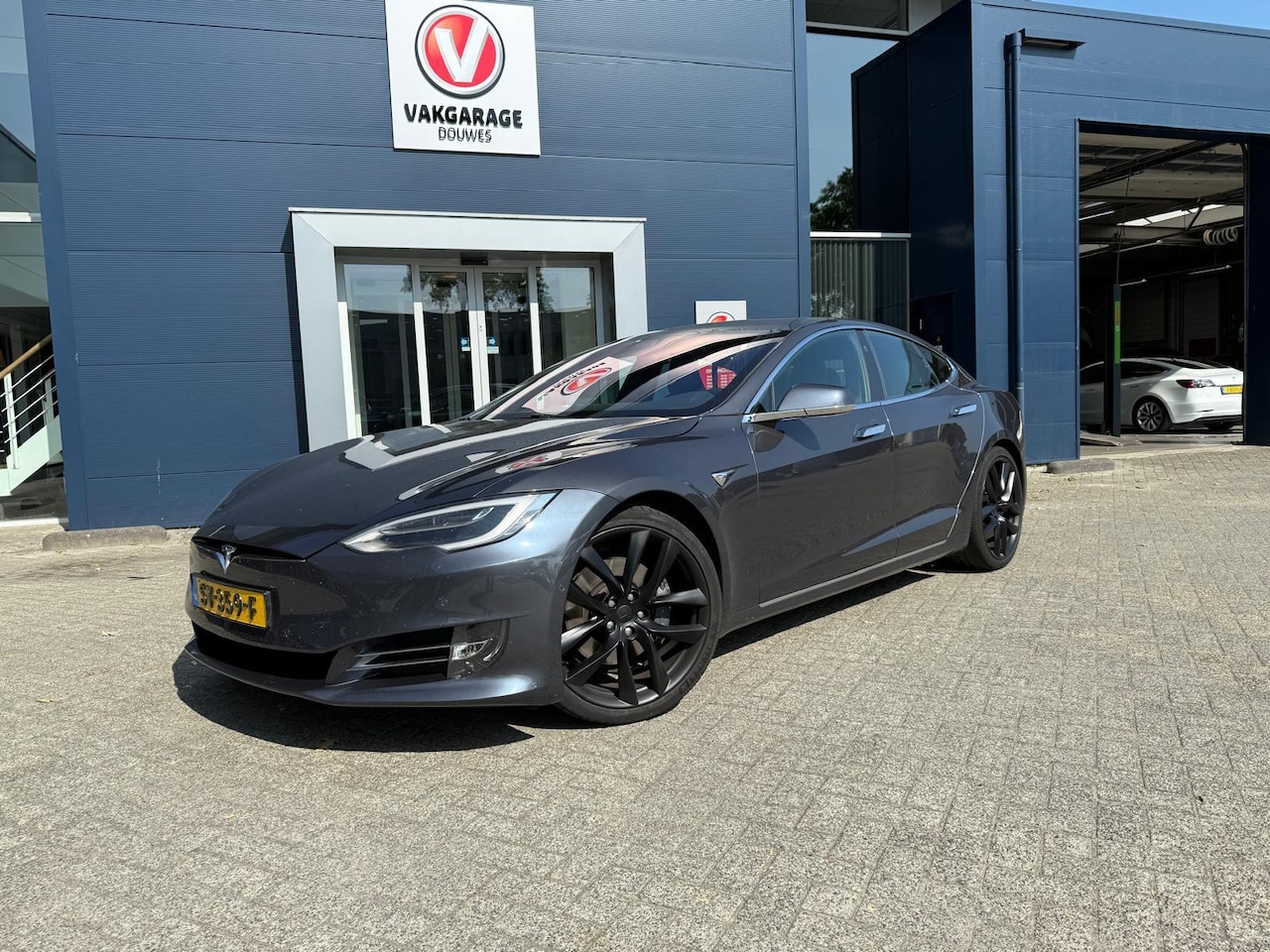 Tesla Model S - 75D Base | NAP |Pano |Carbon|Autopilot en premium connect pakket - AutoWereld.nl