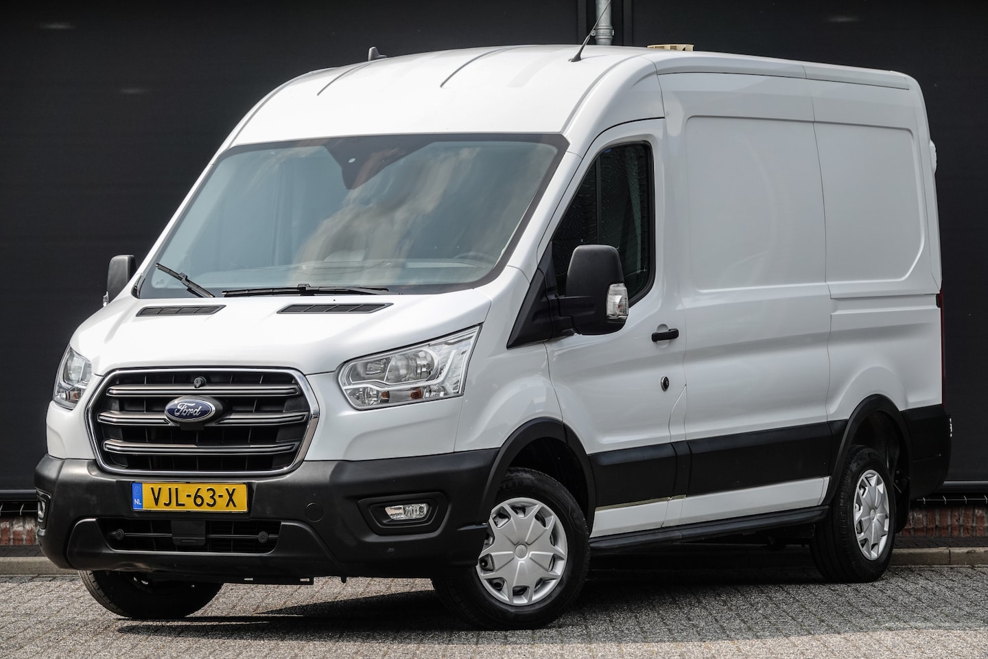 Ford Transit - L2H2 2.0Tdci 130Pk | Trend | Trekhaak | Frozen White - AutoWereld.nl