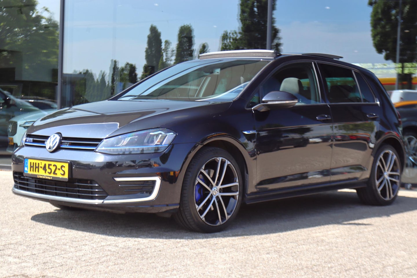 Volkswagen Golf - 1.4 TSI GTE | PANO | TREKHAAK | LED | CAMERA | CARPLAY | CRUISE | CLIMATE - AutoWereld.nl