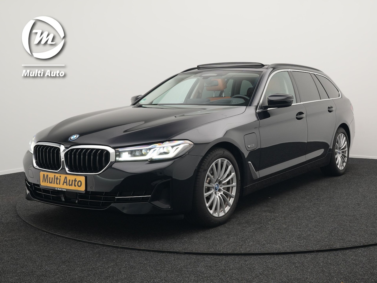 BMW 5-serie Touring - 530e xDrive High Executive Plug In Hybrid PHEV | Trekhaak af Fabriek | Adaptive Cruise | L - AutoWereld.nl