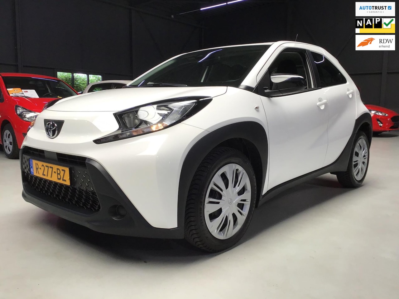 Toyota Aygo X - 1.0 VVT-i MT Play I 1e Eigen I Navi I Carplay I Camera I Airco I Cruise I Lane assis. I De - AutoWereld.nl