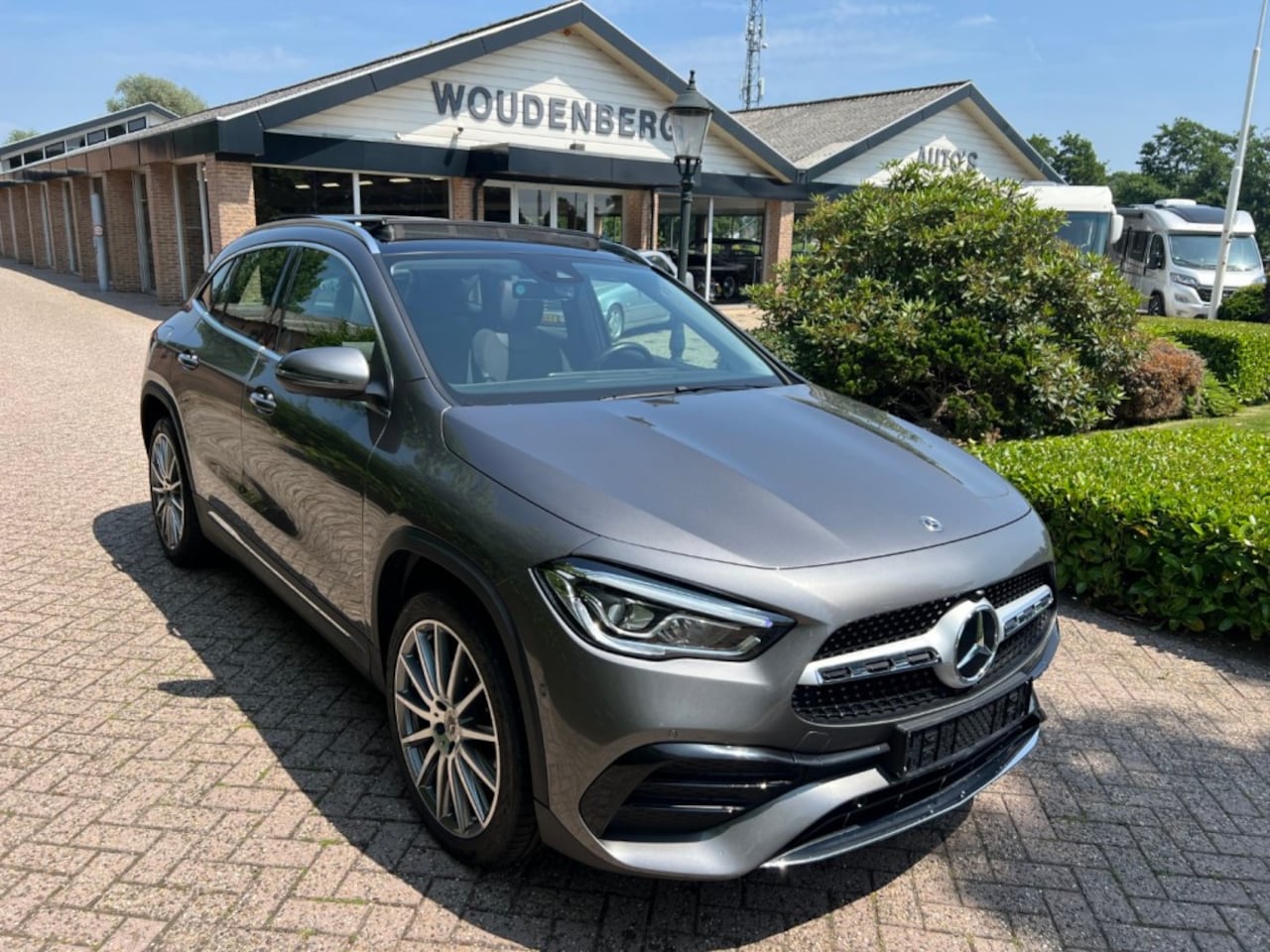 Mercedes-Benz GLA-Klasse - GLA 250e AMG int + ext Pano dak - AutoWereld.nl