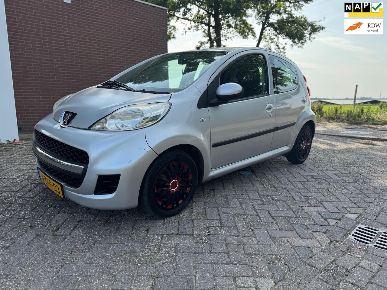 Peugeot 107 - 1.0-12V Urban Move|5dr|Airco - AutoWereld.nl