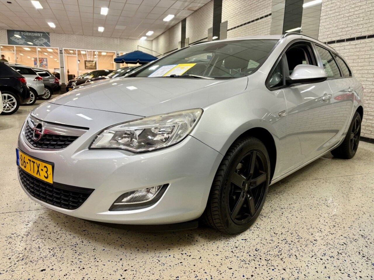 Opel Astra - 1.3 CDTI AIRCO / Trekhaak / CRUISE / NAVIGATIE - AutoWereld.nl