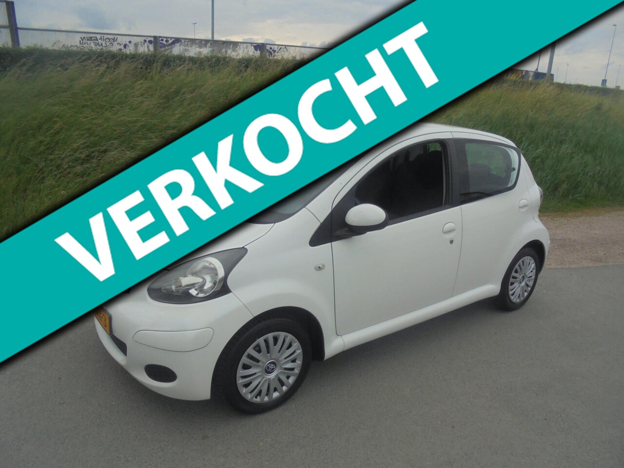 Toyota Aygo - Toyota ayco 1.0 benzine AUTOMAAT airco navigatie 135.000km - AutoWereld.nl