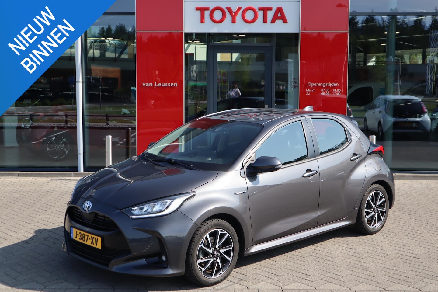 Toyota Yaris - 1.5 HYBRID DYNAMIC 16"LM-VELGEN LED-PAKKET AFN-TREKHAAK CAMERA AD-CRUISE NAVIGATIE - AutoWereld.nl