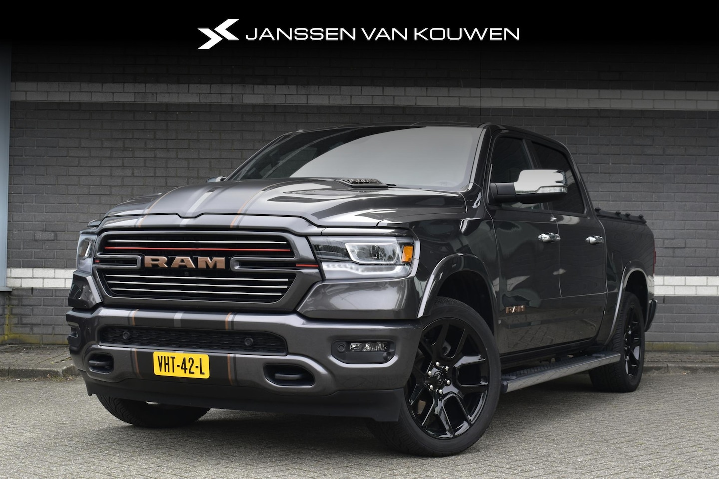 Dodge Ram 1500 - 5.7 V8 4x4 Crew Cab Laramie 5.7 V8 4x4 Crew Cab Laramie - AutoWereld.nl