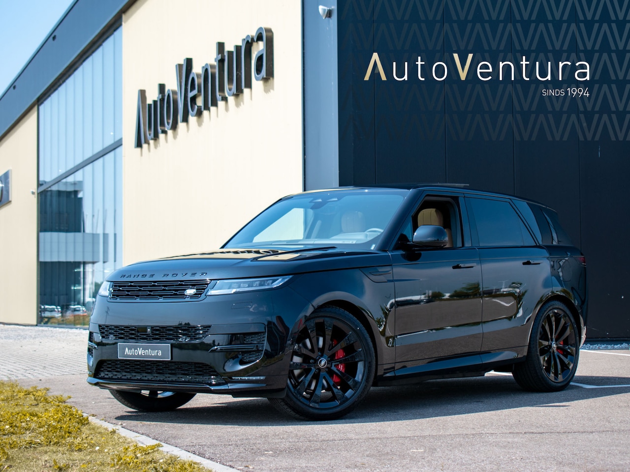 Land Rover Range Rover Sport - 3.0 P460e SE PHEV Trekhaak l Schuif- /kantel Pano l Stoelventilatie l Black Pack l  23" In - AutoWereld.nl