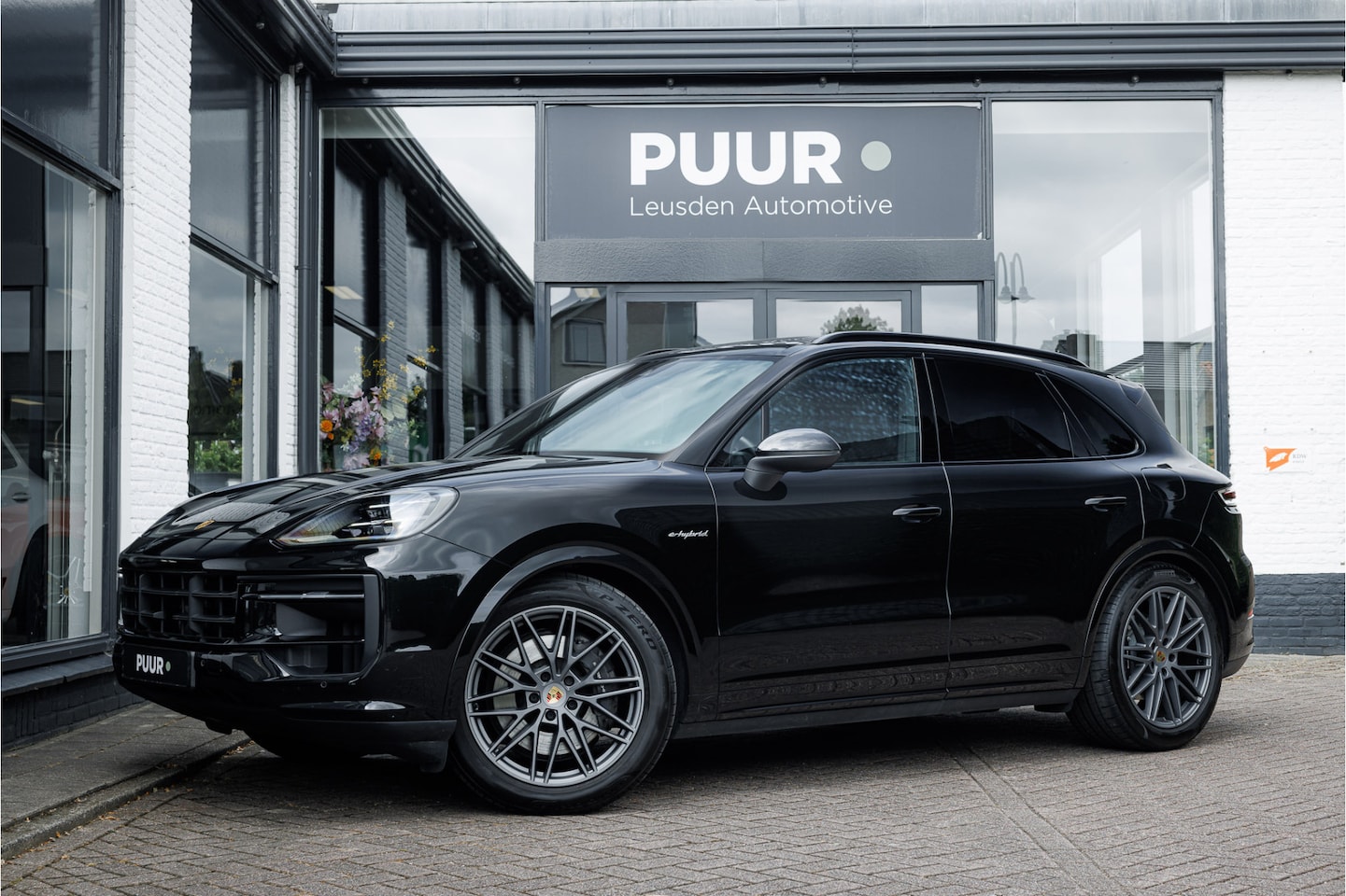 Porsche Cayenne - 3.0 E-Hybrid Sport-Design Pano - Trekhaak - Luchtvering - AutoWereld.nl