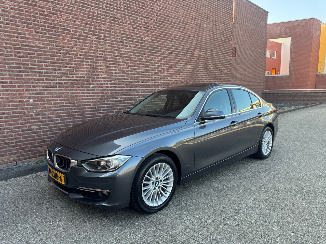 BMW 3-serie - 320i High Executive eersteeigenaar-Nieuwstaat - AutoWereld.nl