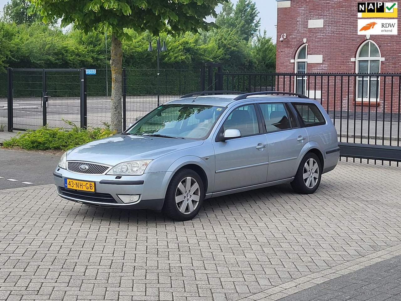 Ford Mondeo Wagon - 1.8-16V First Edition / INRUILKOOPJE / Airco - AutoWereld.nl