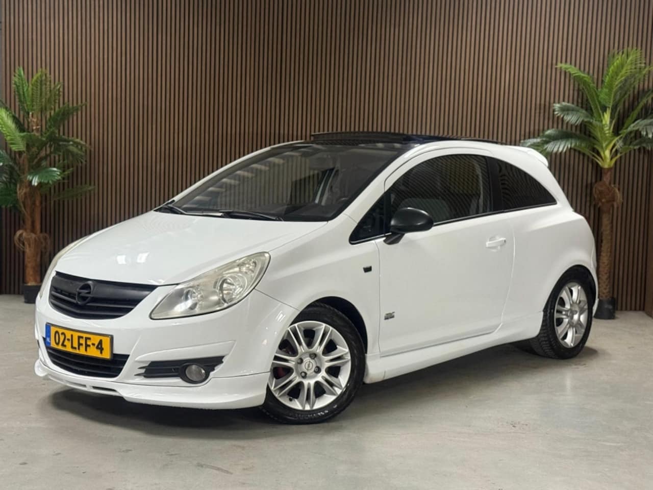 Opel Corsa - 1.2-16V 111 Edition OPC - AutoWereld.nl