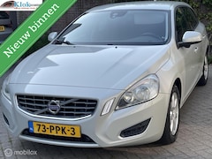 Volvo V60 - 1.6 T4 Kinetic NAP Cruise Dodehoek Parkeer Sensore