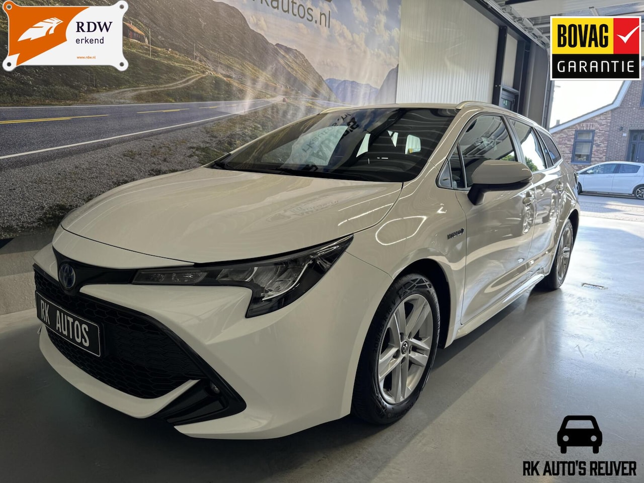Toyota Corolla Touring Sports - 1.8 Hybrid Business / Navi - AutoWereld.nl