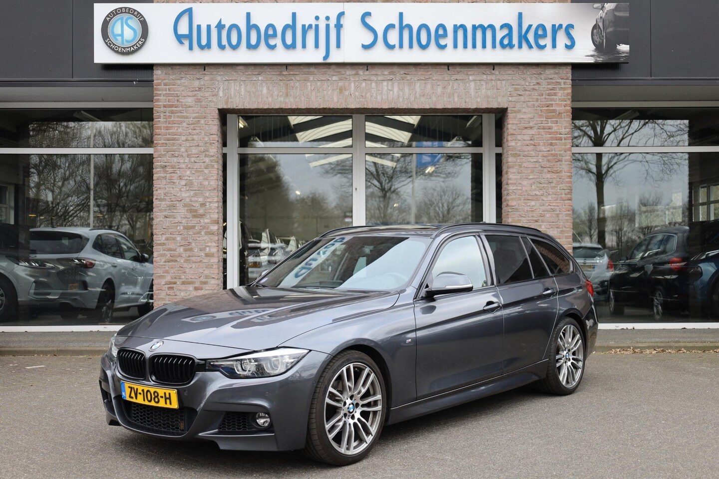 BMW 3-serie Touring - 318i M Sport Corporate Lease CAMERA LEER+STOELVERWARMING DAB NAVI LED ZWARTE-HEMEL PANO/OP - AutoWereld.nl
