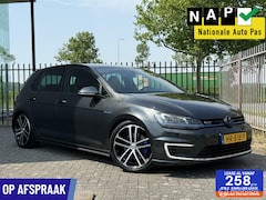 Volkswagen Golf - 1.4 TSI GTE | Leer | Stoelverwarming | PDC