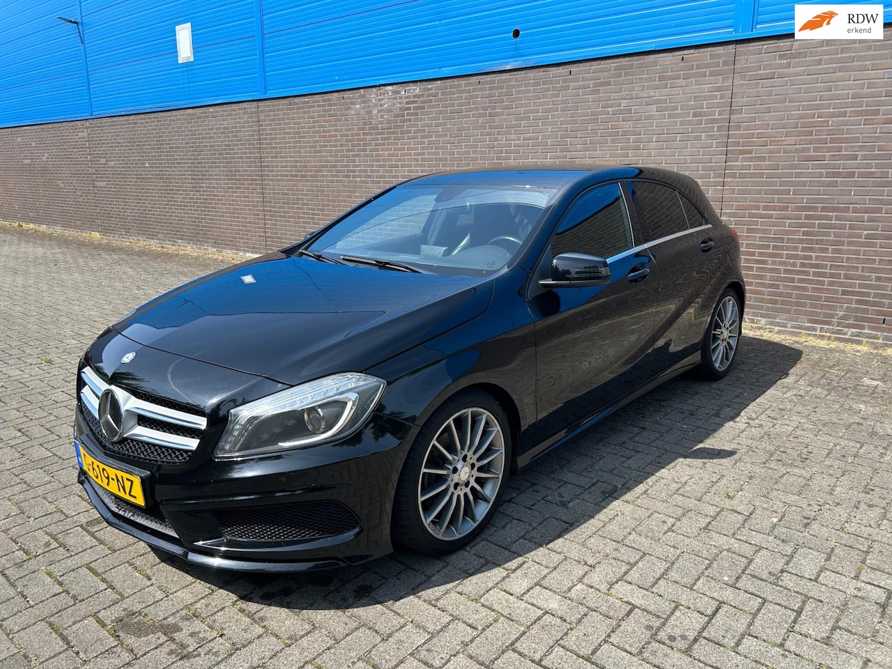 Mercedes-Benz A-klasse - Ambition | AMG Line | Afneembare trekhaak | Sportuitlaat | Lichtmetalen Velgen 18” | - AutoWereld.nl