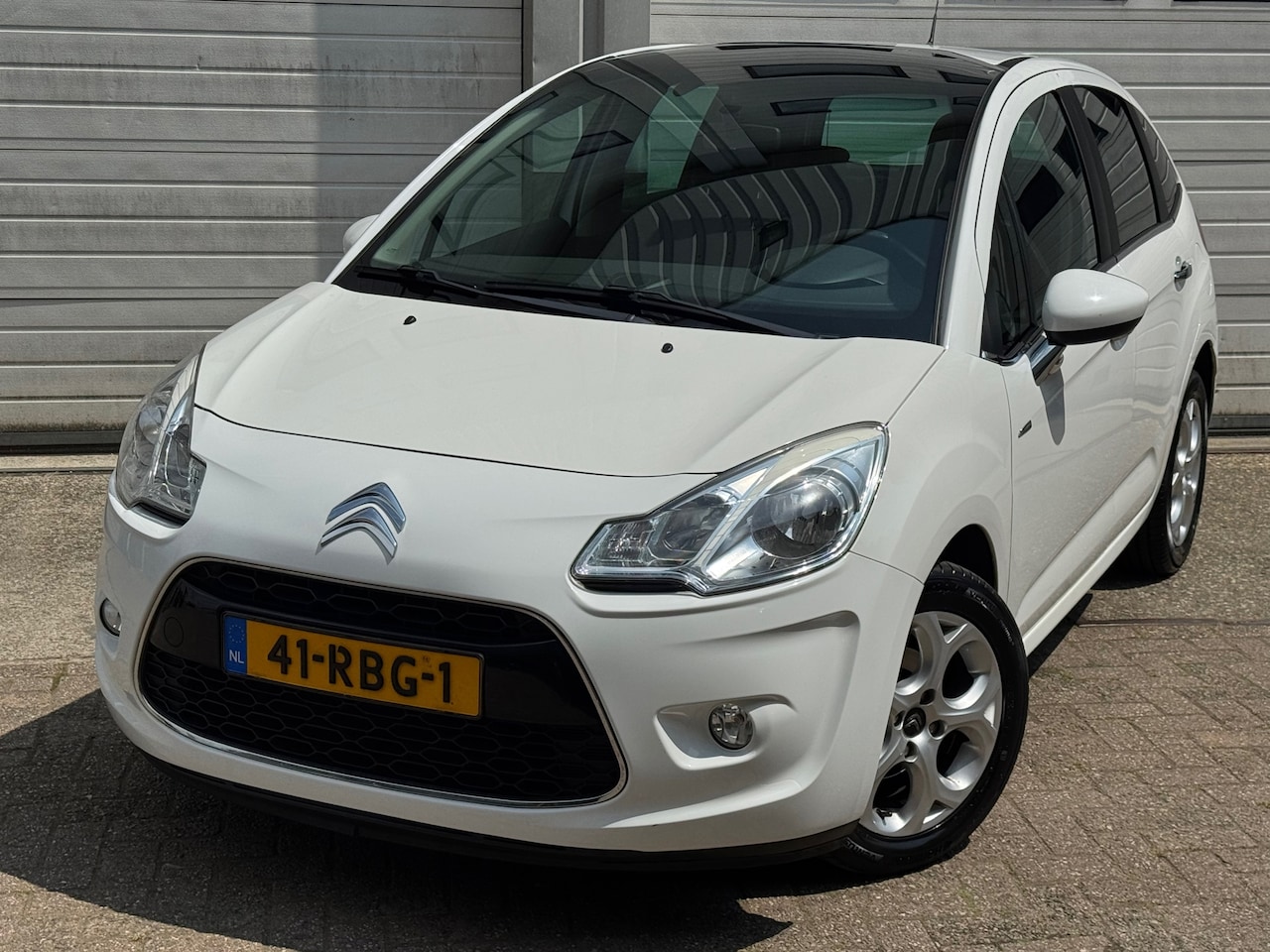 Citroën C3 - 1.4 VTi Exclusive airco/cruisecontrole/navi/bleutooth/parkersensoren - AutoWereld.nl