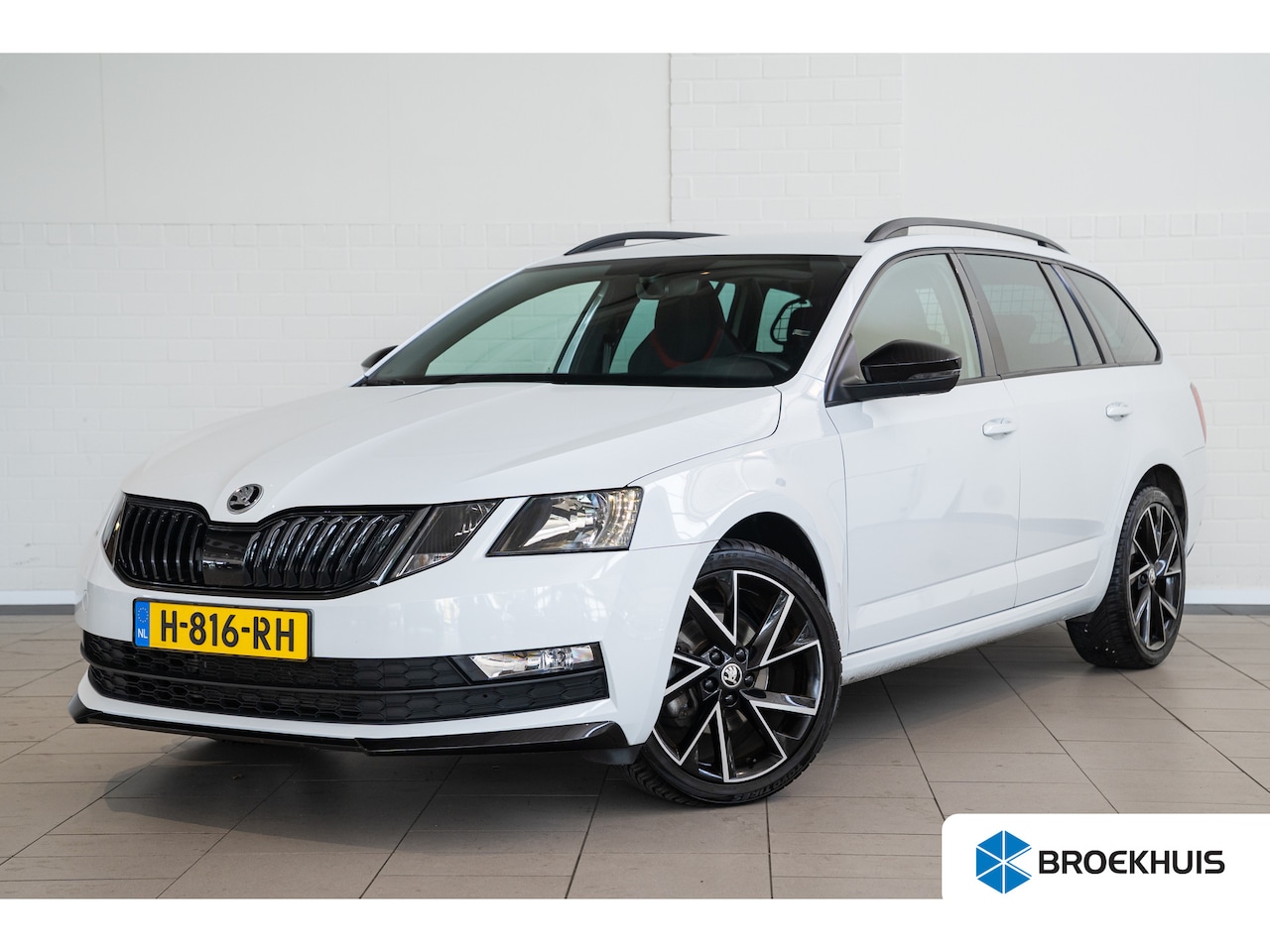 Skoda Octavia Combi - 1.5 TSI DSG Automaat Greentech Sport Business | Navigatie | Trekhaak | Parkeersensoren | C - AutoWereld.nl