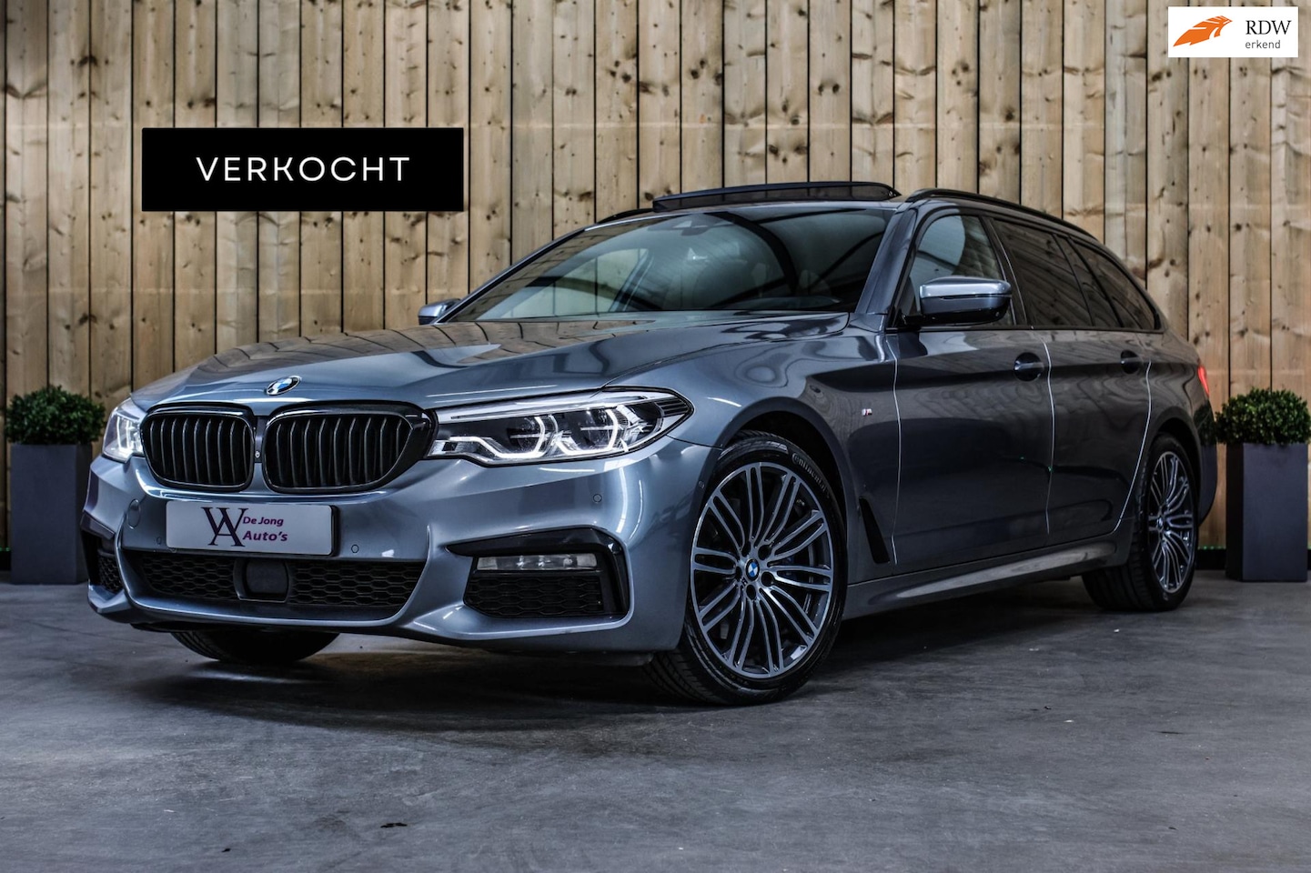 BMW 5-serie Touring - 525d M-Sport *Pano*H/K*360 Camera*Keyless*Led* - AutoWereld.nl
