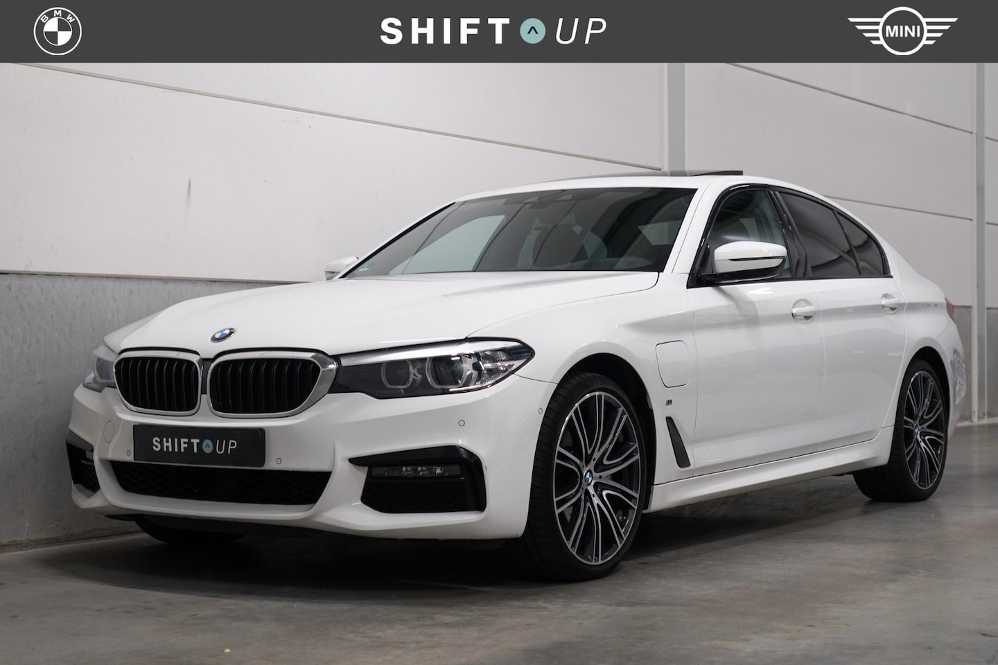 BMW 5-serie - 530e M-Sport | Schuifdak | Hifi | Camera - AutoWereld.nl