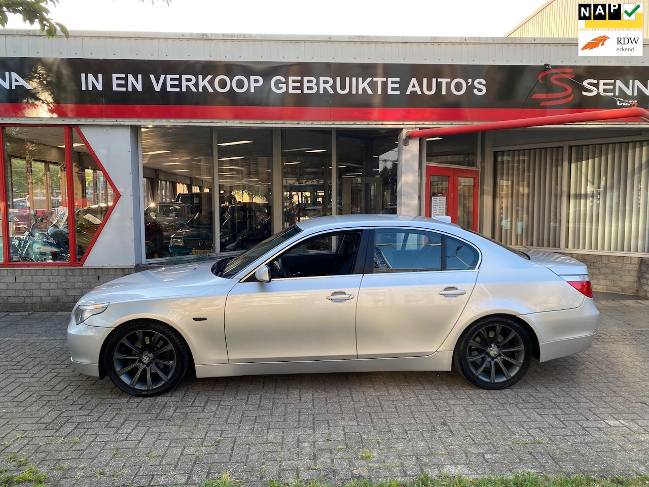 BMW 5-serie - 520i - Xenon - 18 inch - Bluetooth - Inr Mog ! - AutoWereld.nl