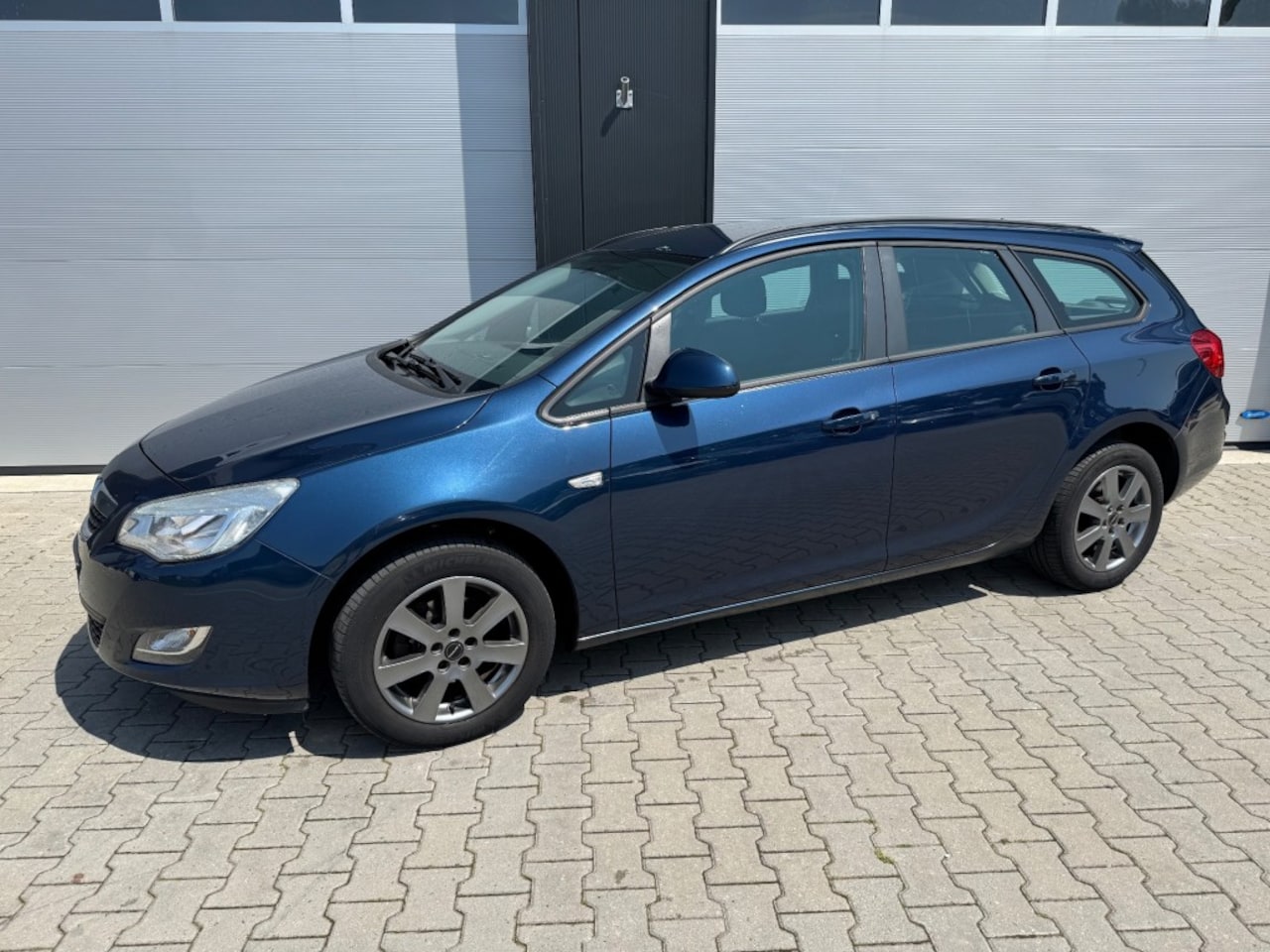 Opel Astra - 1.4 EDITION /Cruise control / Airco / LM velgen / Boekjes aanwezig. - AutoWereld.nl